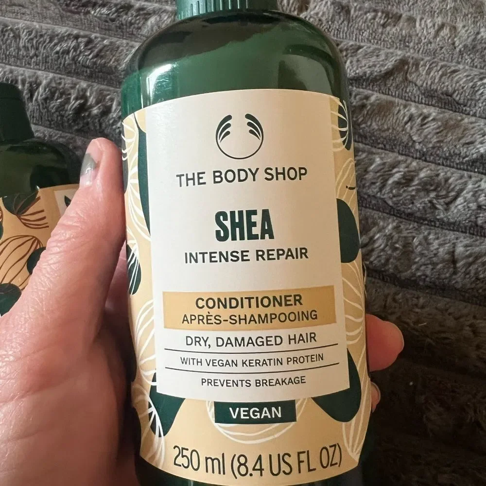The Body Shop Shea Intense Repair Shampoo & Conditioner Set